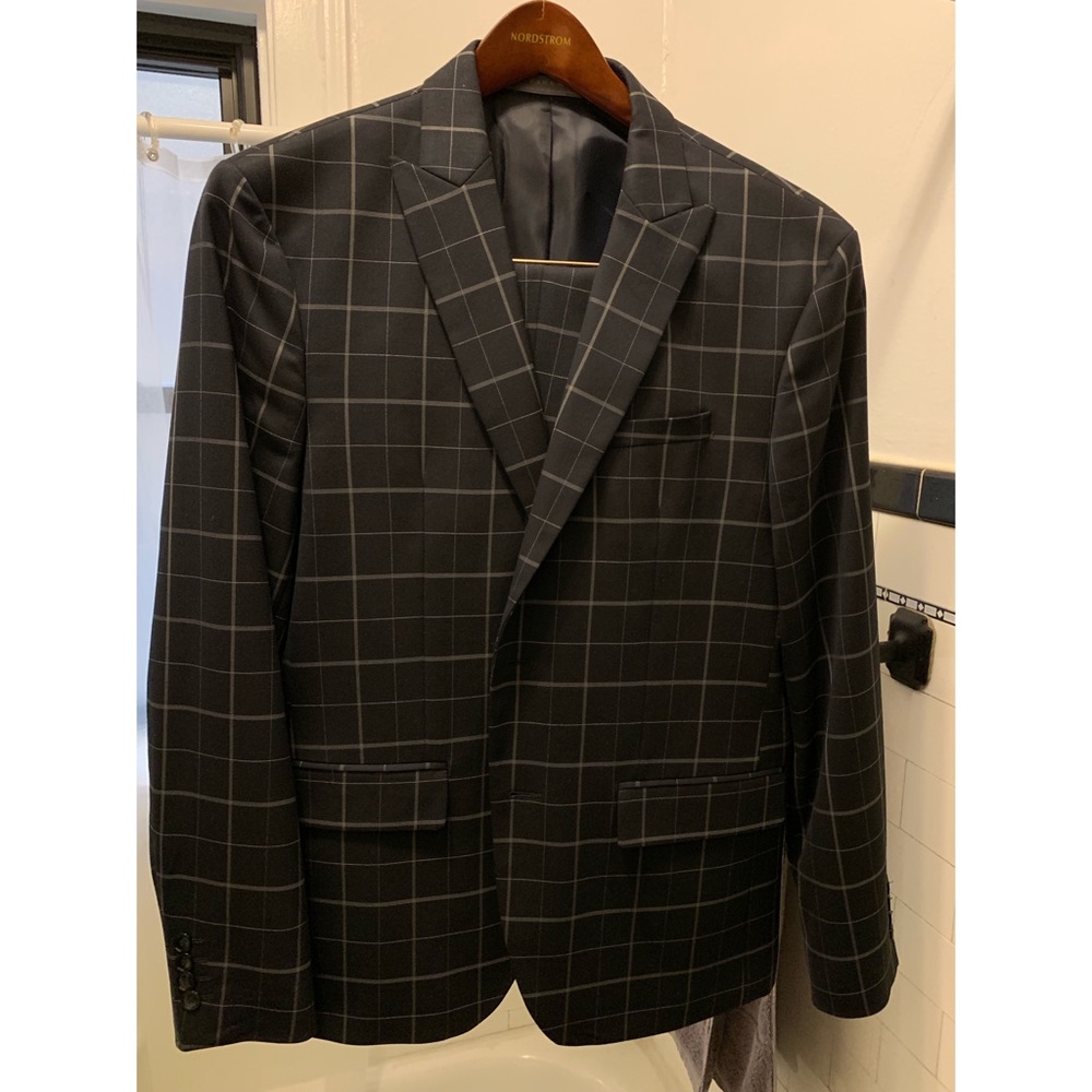 Zara men’s size 44 suit jacket. Navy windowpane